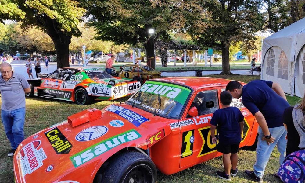 Los motores rugen más que el León: se hace la Fiesta Nacional del Automovilismo