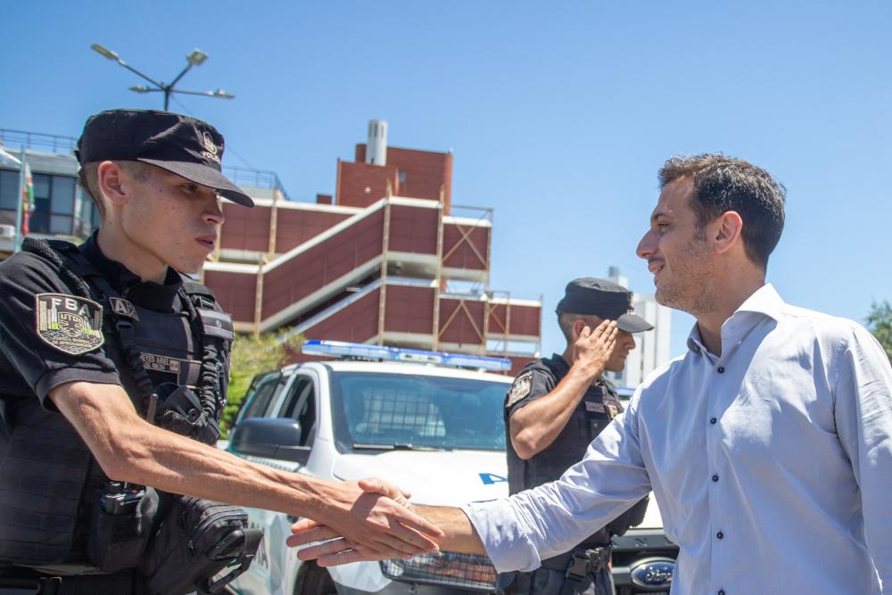 Conurbano caliente: el intendente Lanús le da más volumen a la fuerza de seguridad