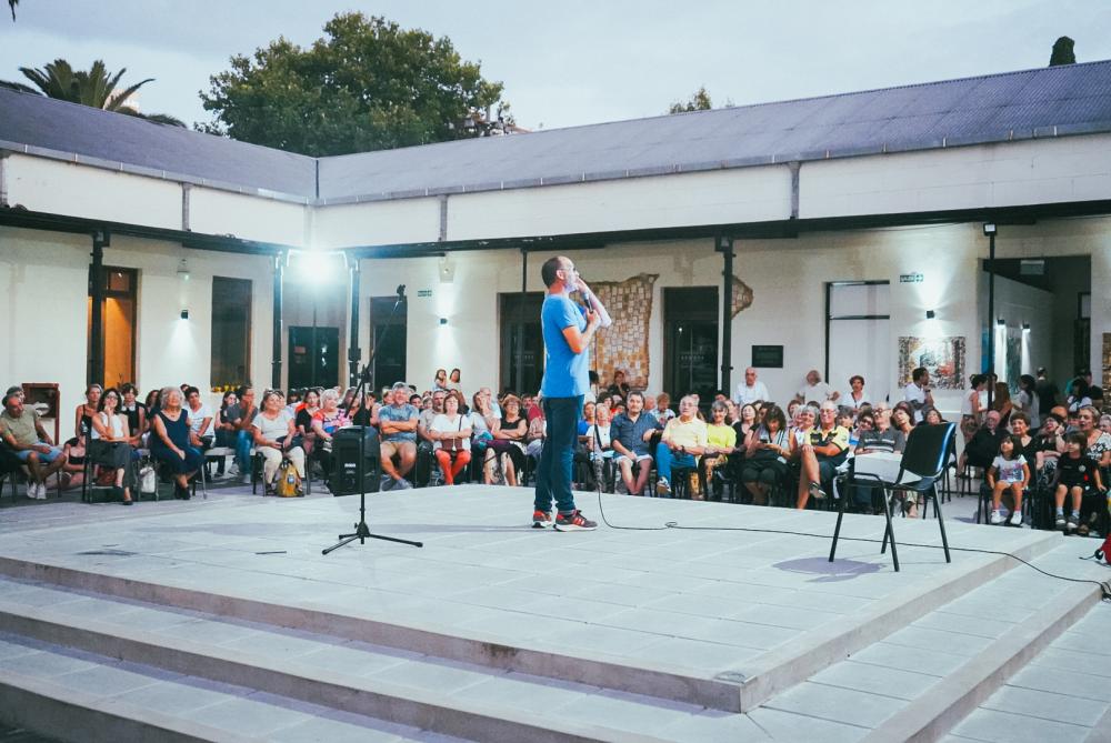 Verano a pura cultura en la capital provincial: maratón de cuentos bajo la luz de la luna