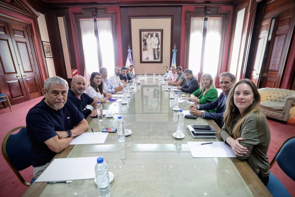 Kicillof se reunió con intendentes del Conurbano para evaluar la situación económica