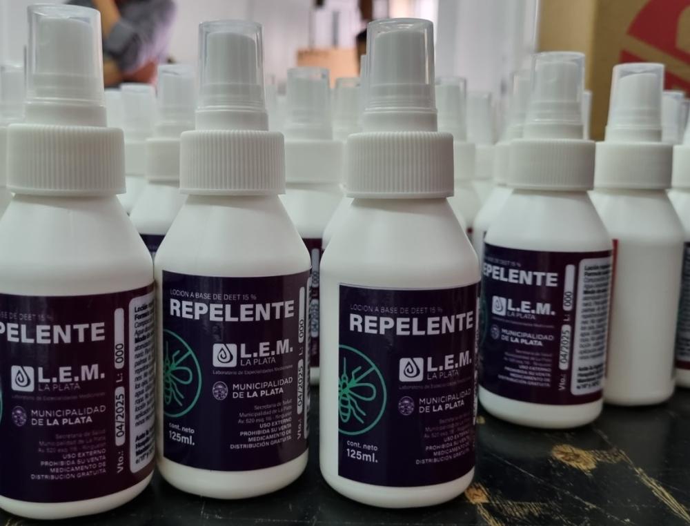Guerra contra los mosquitos: en la capital bonaerense entregan dos mil repelentes