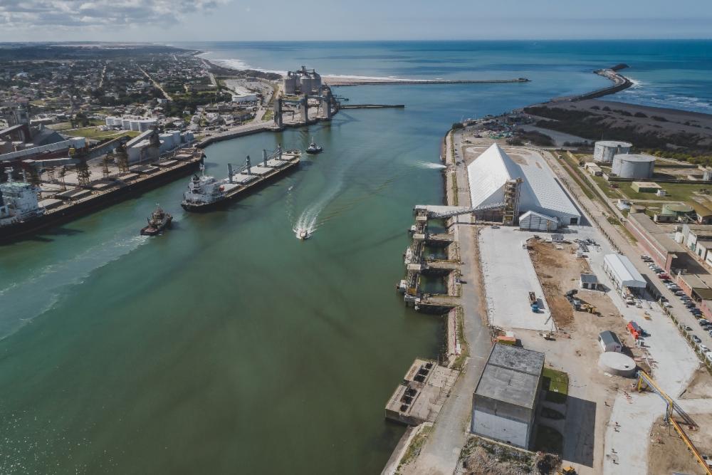 Cruces: Kicillof y una silenciosa provocación a Milei, desde el Puerto de Quequén