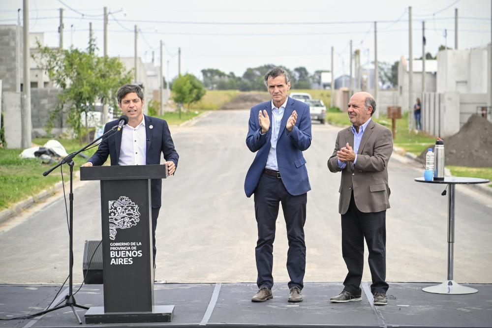 Con palos a Milei por el recorte de fondos, Kicillof inauguró obras en Coronel Suárez