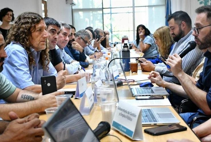 Los trabajadores estatales y la Provincia vuelven a reunirse para discutir salarios