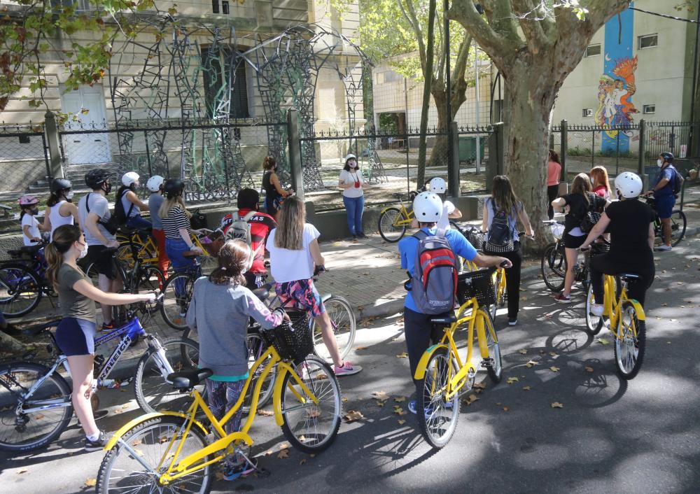 Circuitos guiados: La Plata invita a descubrir y resignificar los sitios marcados por la dictadura
