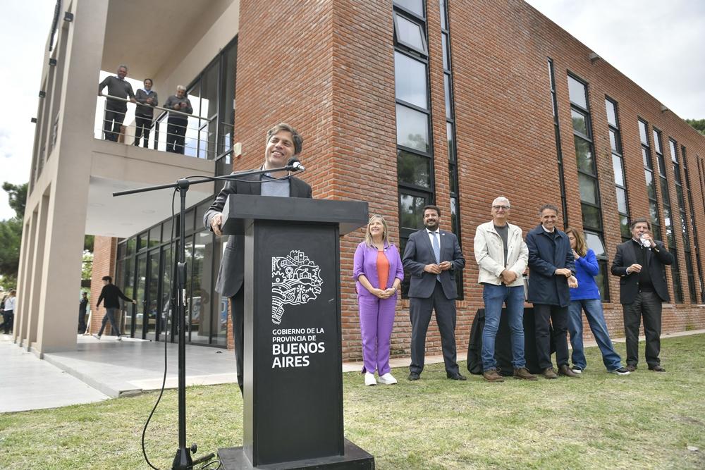 “Seguimos avanzando”: Kicillof inauguró la Casa de la Provincia en Villa Gesell