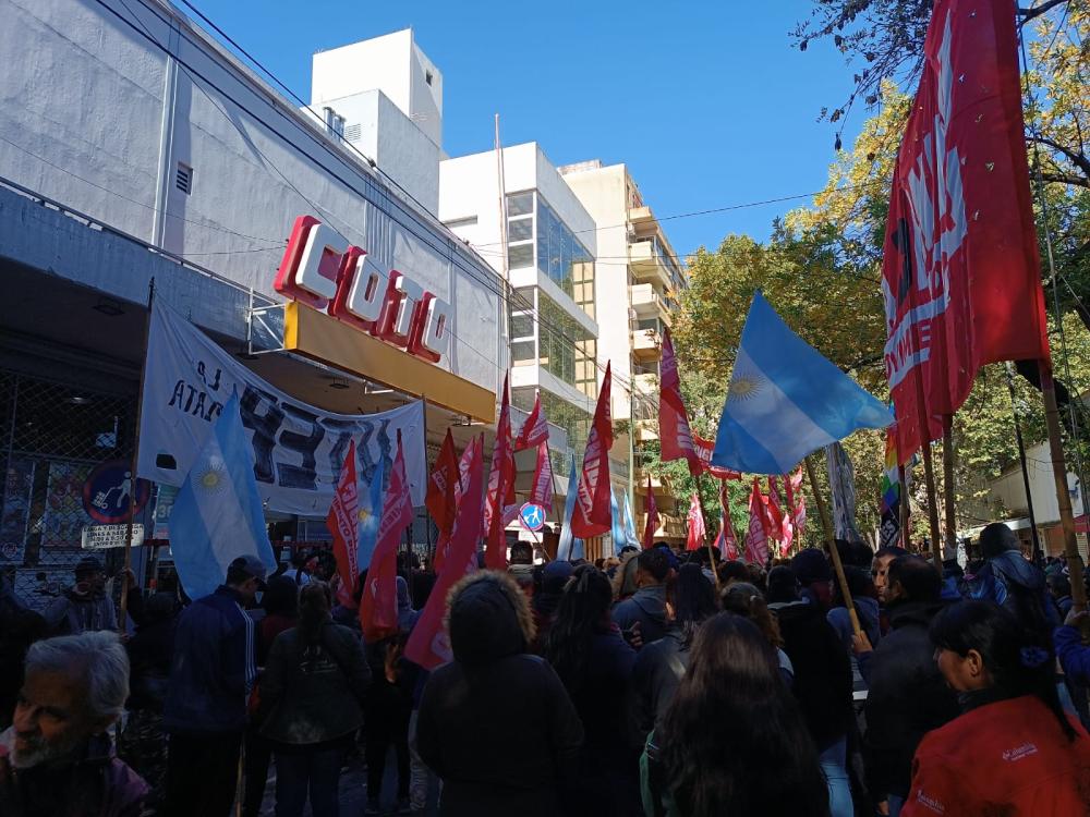 Organizaciones sociales movilizaron a supermercados para reclamar alimentos