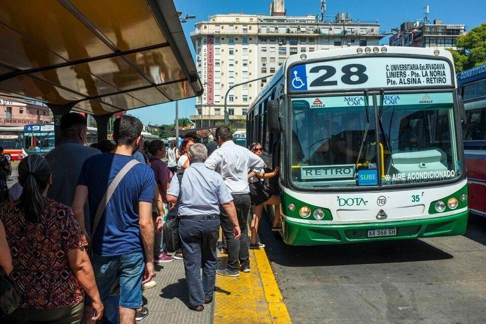 ¿Nuevo paro de colectivos? El Gobierno, los gremios y una reunión clave