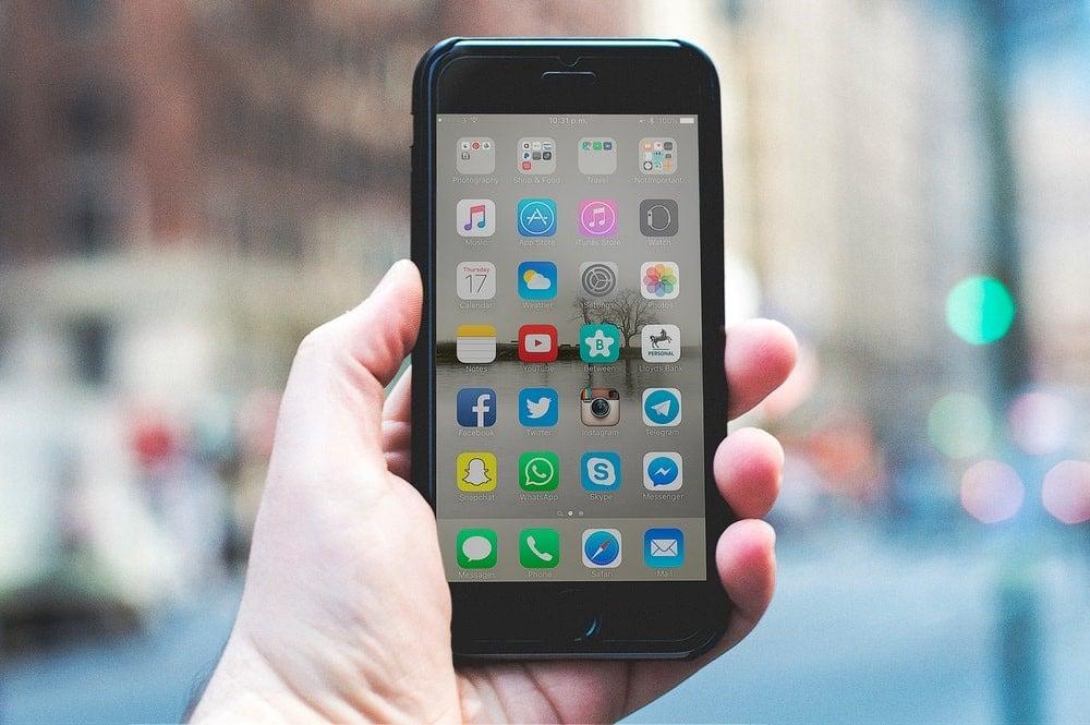 Impulsan una ley para cuidar los datos de quienes usan apps en sus celulares