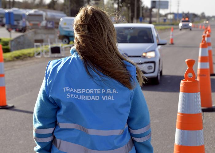 Suben las multas de tránsito y pasar un semáforo en rojo cuesta más de un millón