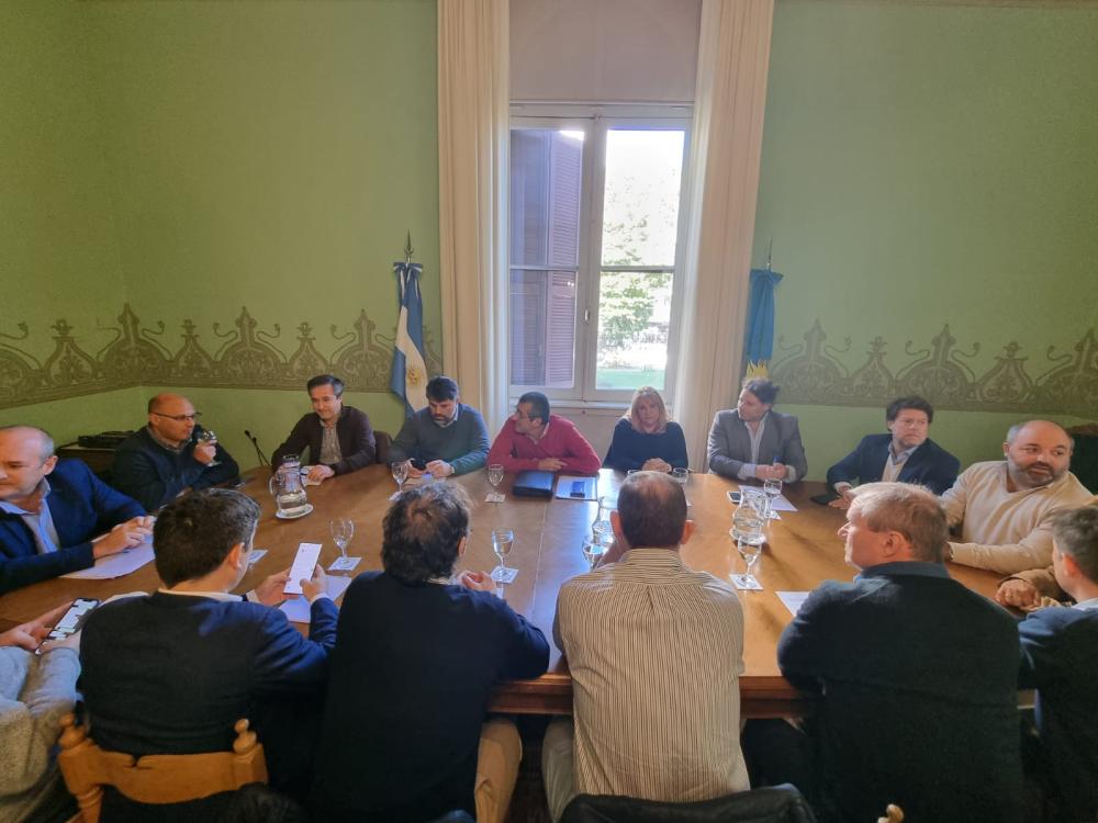 Alcaldes de la UCR se reunieron con legisladores: agenda de trabajo y pedido de unidad