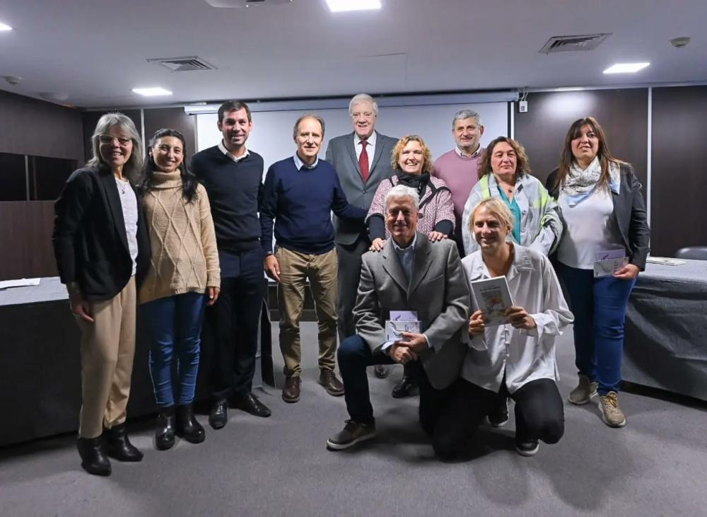 Emoción: escritores bonaerenses fueron reconocidos en la Cámara de Diputados