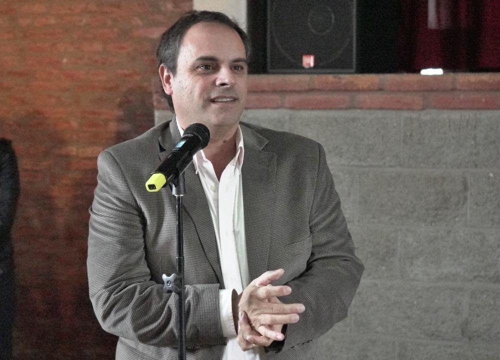 El intendente de General Pinto permanece en coma inducido y fue trasladado a CABA