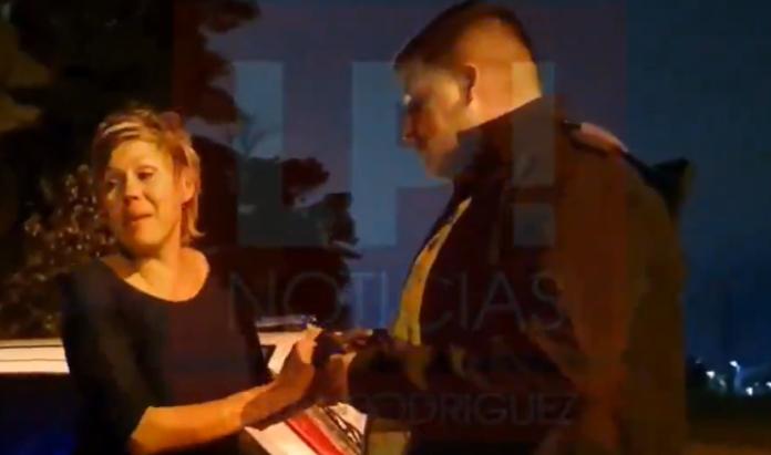 Funcionaria manejaba borracha, chocó y quiso coimear a los agentes de tránsito