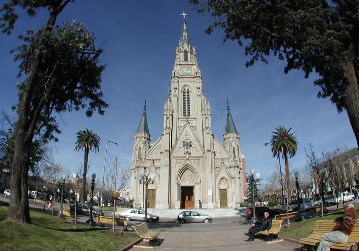 Tarde de fiesta en la ciudad de Mercedes, que celebra sus jóvenes 272 añitos