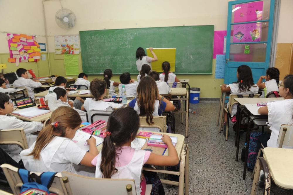 El jueves es el Día del Trabajador del Estado: ¿Hay clases en la Provincia?