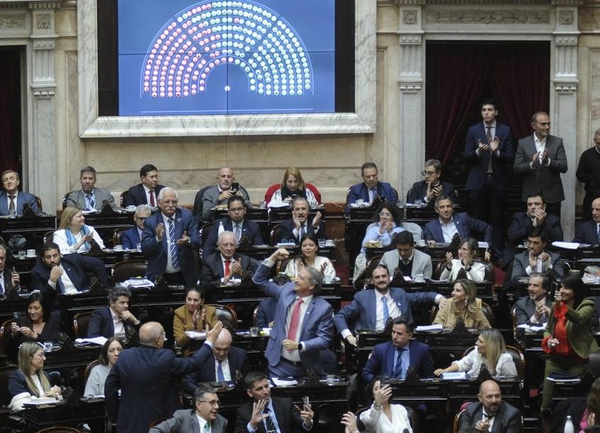 Milei ya tiene su Ley Bases y el Paquete Fiscal, tras la aprobación en Diputados