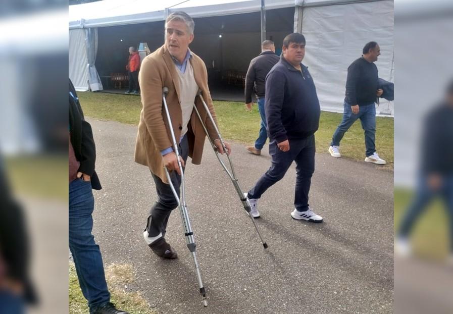 Peronista mala pata: el intendente que alguna vez fue goleador, roto en San Vicente