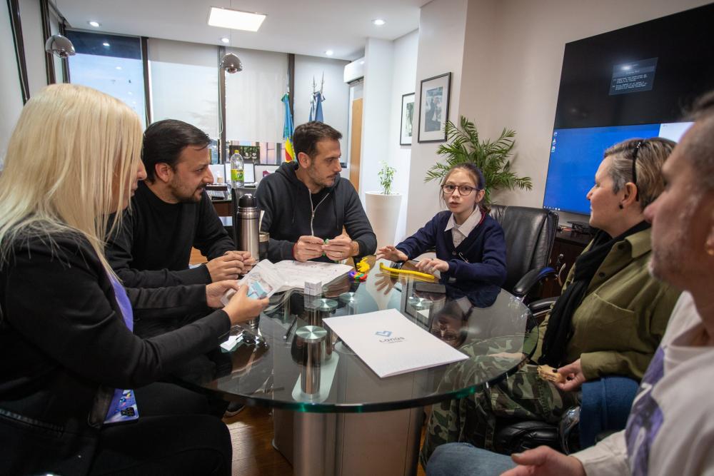 El intendente de Lanús recibió a Ian Moche para concientizar sobre autismo y neurodiversidad