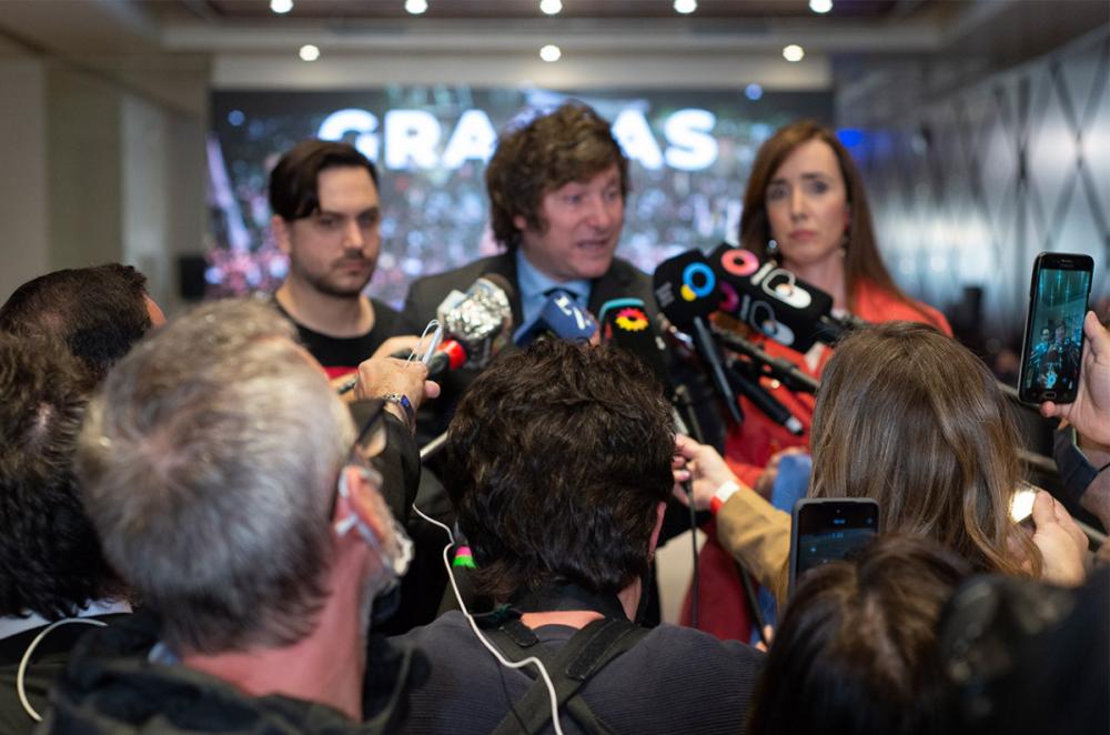 Rara comparación: Milei, el padre que está de joda mientras sus hijos tienen hambre