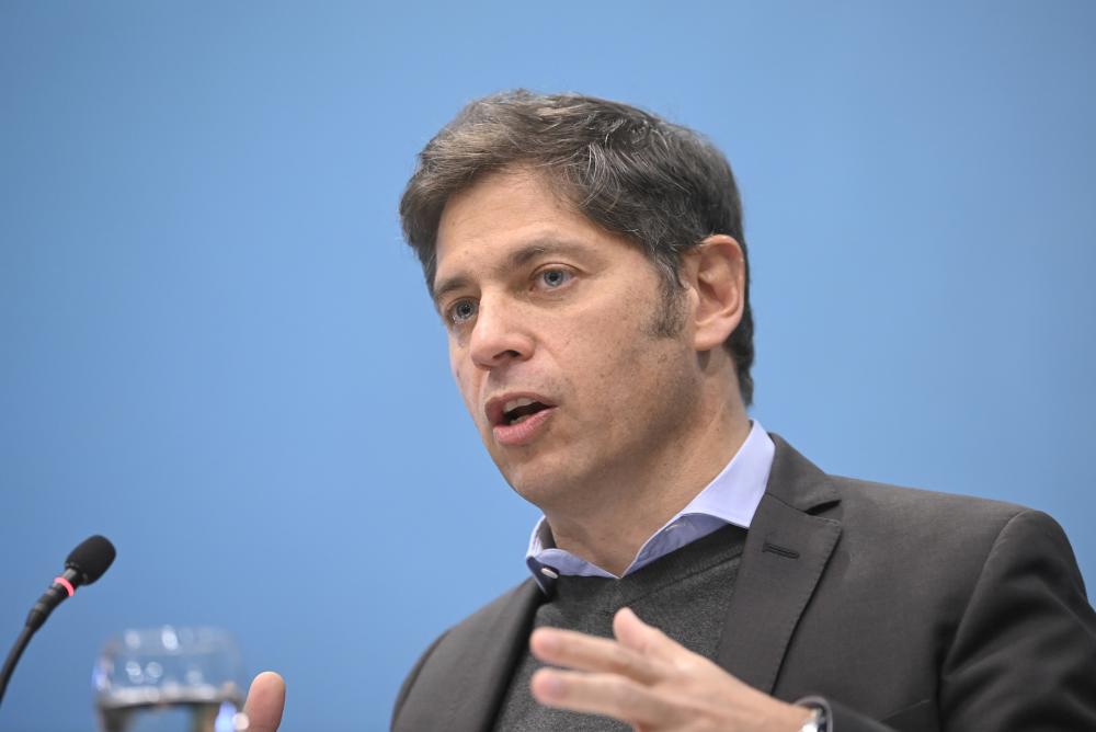 Kicillof se corta y va por su propio “RIGI Bonaerense” para retener la planta de GNL