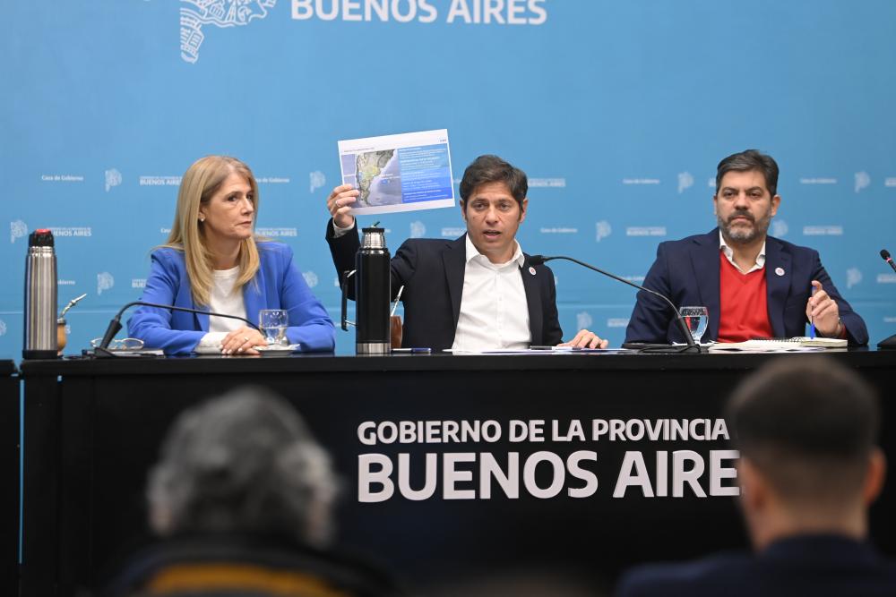 La tropa de UxP salió a bancar a Kicillof tras la pérdida de la planta de GNL