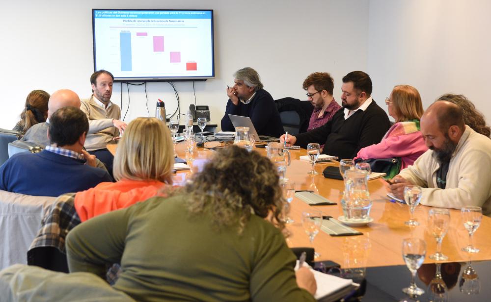La provincia convocó a gremios estatales y docentes a discutir salarios