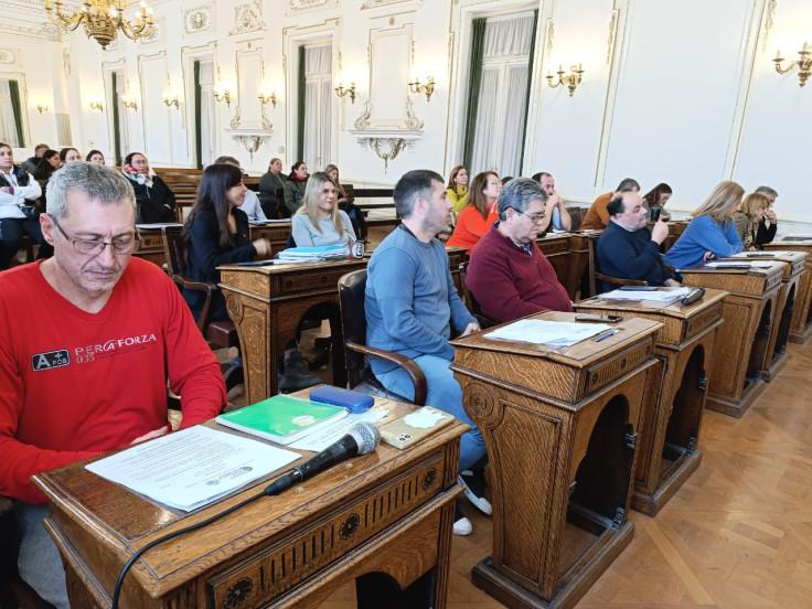 Calma, radicales: escándalo con gritos y empujones en el Concejo de Tres Arroyos