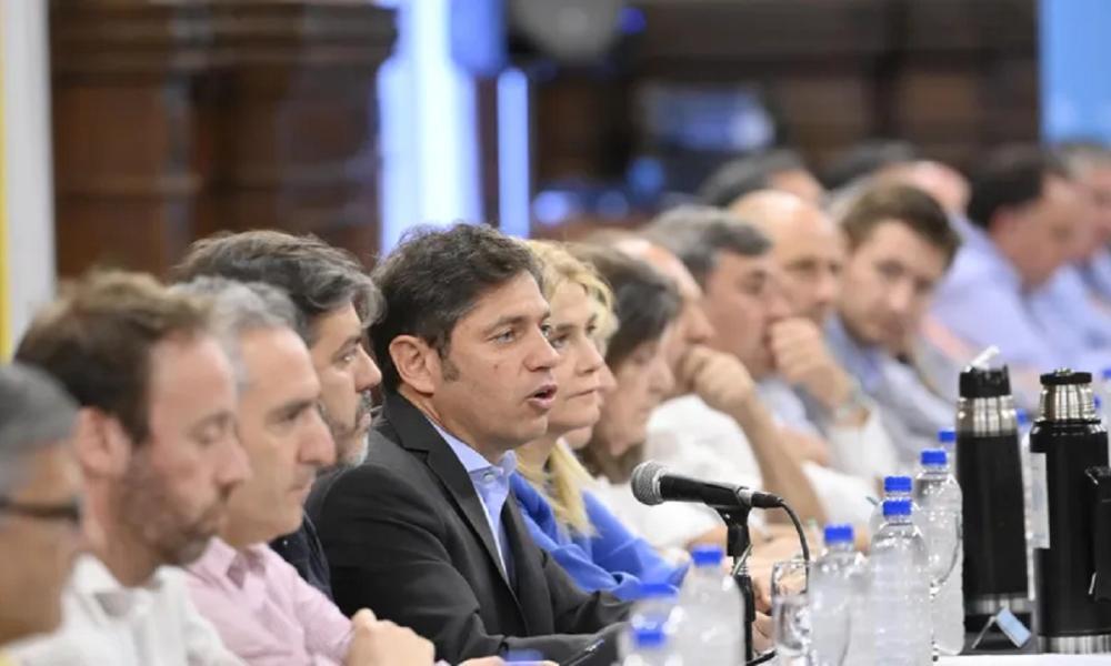 Tras el golpazo por el GNL, Kicillof juntó a su tropa: análisis y críticas contra Milei