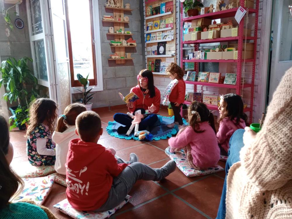 Diseño, letras y Salud en Tapalqué: creativo proyecto de una Pediatra y un Diseñador