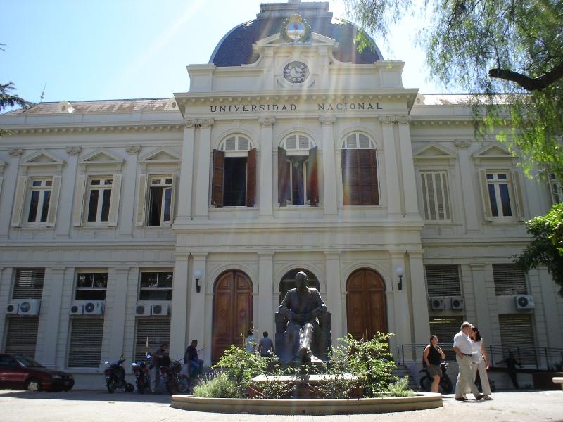 La educación universitaria argentina: una historia cíclica de avances y retrocesos
