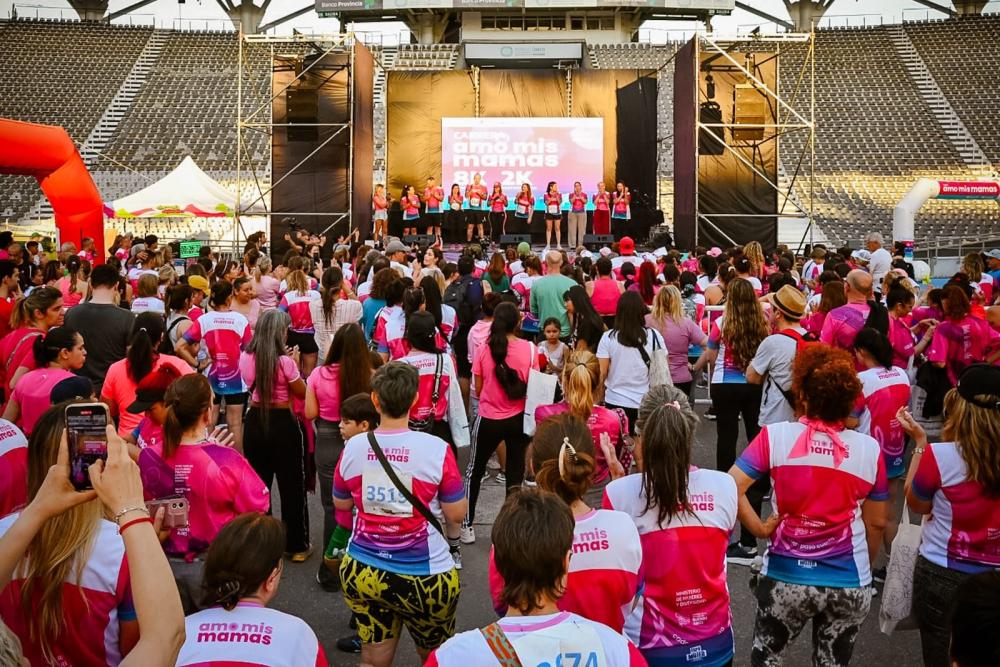 Más de 6.000 personas corrieron por la concientización del cáncer de mamá