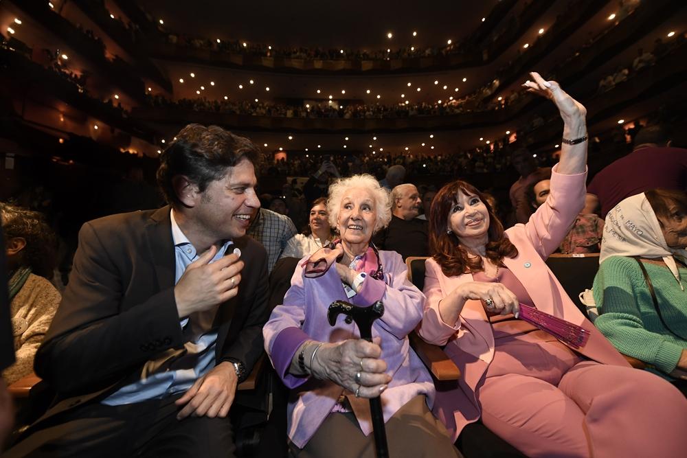 Abuelas lo hizo: Cristina y Kicillof se mostraron juntos, pero tensos