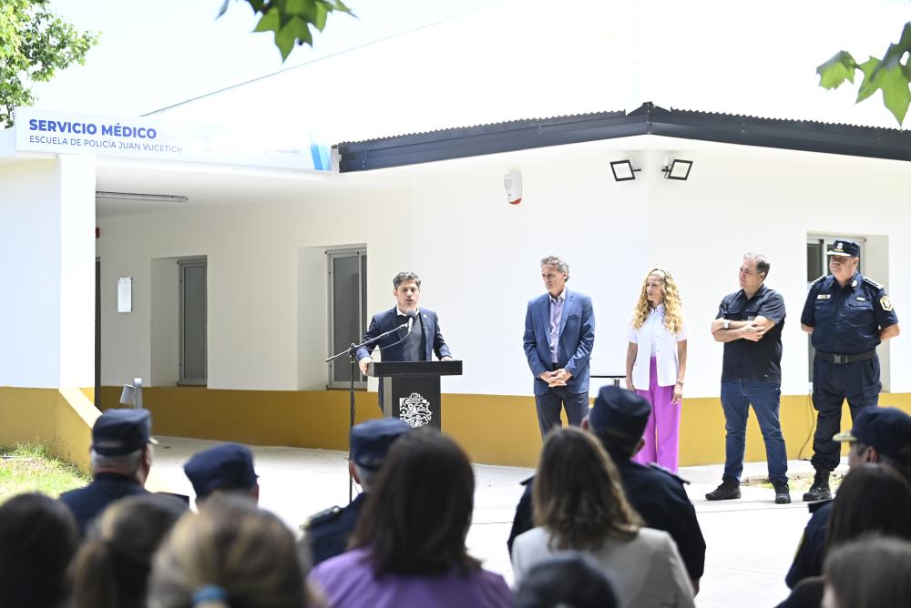 Kicillof inauguró la puesta en valor del edificio de sanidad de la Vucetich