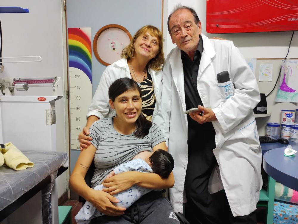 Histórico: tuvo a su hijo en el quirófano para que los médicos le salvaran la vida