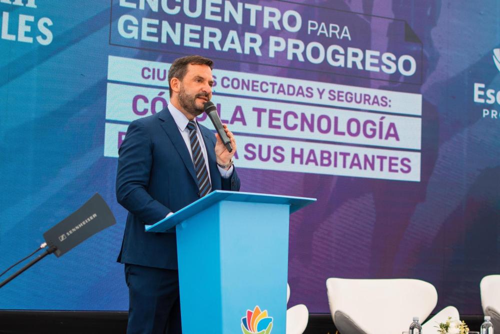 Para el intendente de Escobar, la Policía Bonaerense “está quedando vintage”