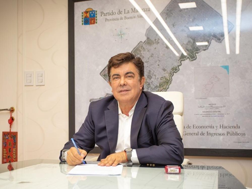 Espinoza, a la cabeza: anunció un bono de 260 mil pesos para los municipales