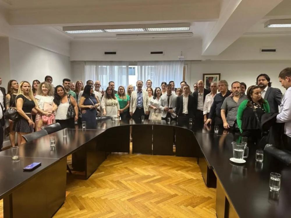 Abogados libertarios se suman a Caputo en su cruzada contra las tasas municipales