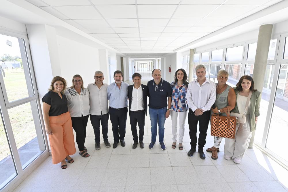 En Tres Arroyos, Kicillof se reunió con productores e inauguró obras junto a Garate