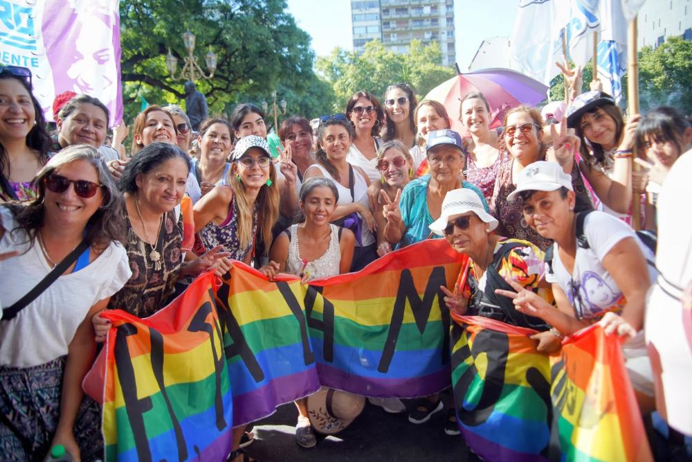 Fue masiva y plural la marcha “anti fascista” encabezada por el colectivo LGBTQ+