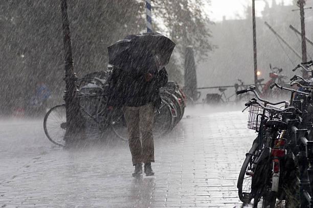 Elevan a naranja el nivel de alerta por tormentas en el Area Metropolitana