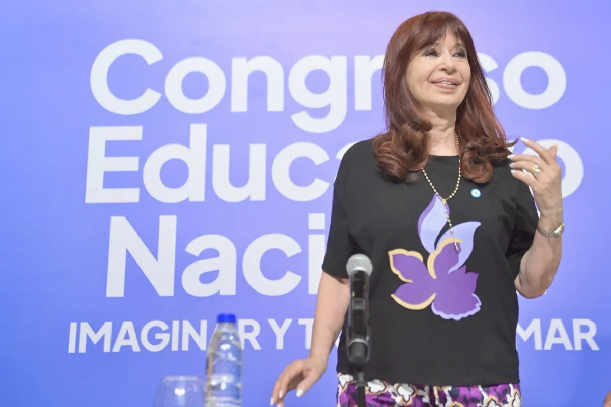 CFK disparó contra los peronistas que le votaron “un cheque en blanco” a Milei