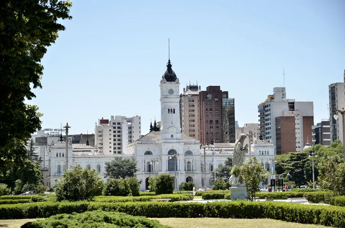 La Plata: el intendente anunció un aumento del 56% para los trabajadores municipales