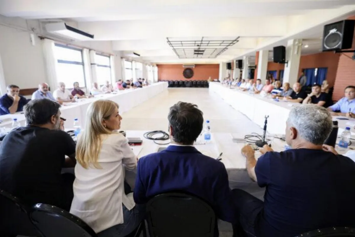 Kicillof se reunió con intendentes: se activan las mesas seccionales