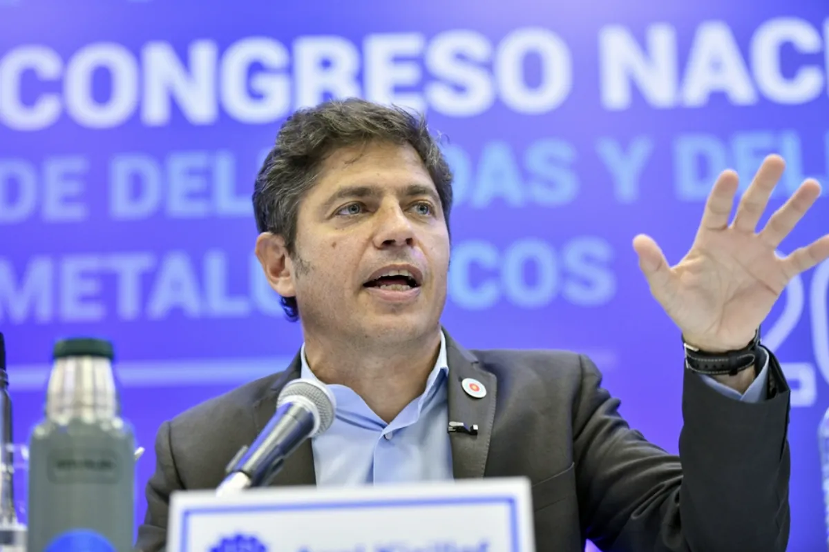 Kicillof intenta bajarle el tono a la interna: “El único adversario es Milei”