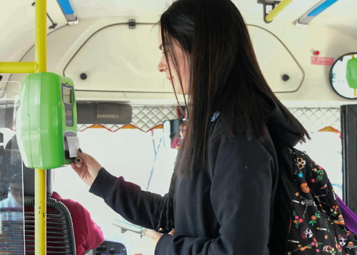 Educación: unos 300 mil estudiantes bonaerenses ya pueden viajar gratis en colectivo