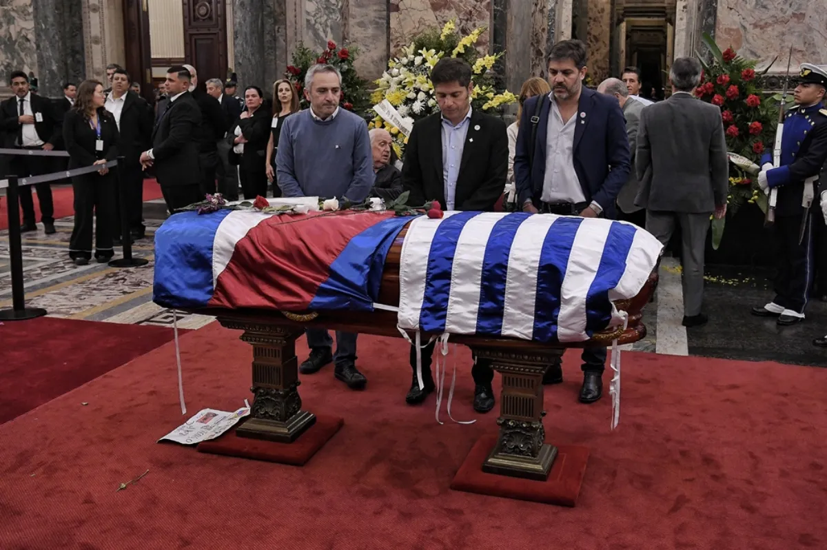 Kicillof fue al funeral de Pepe Mujica y pidió disculpas por los agravios de Nación