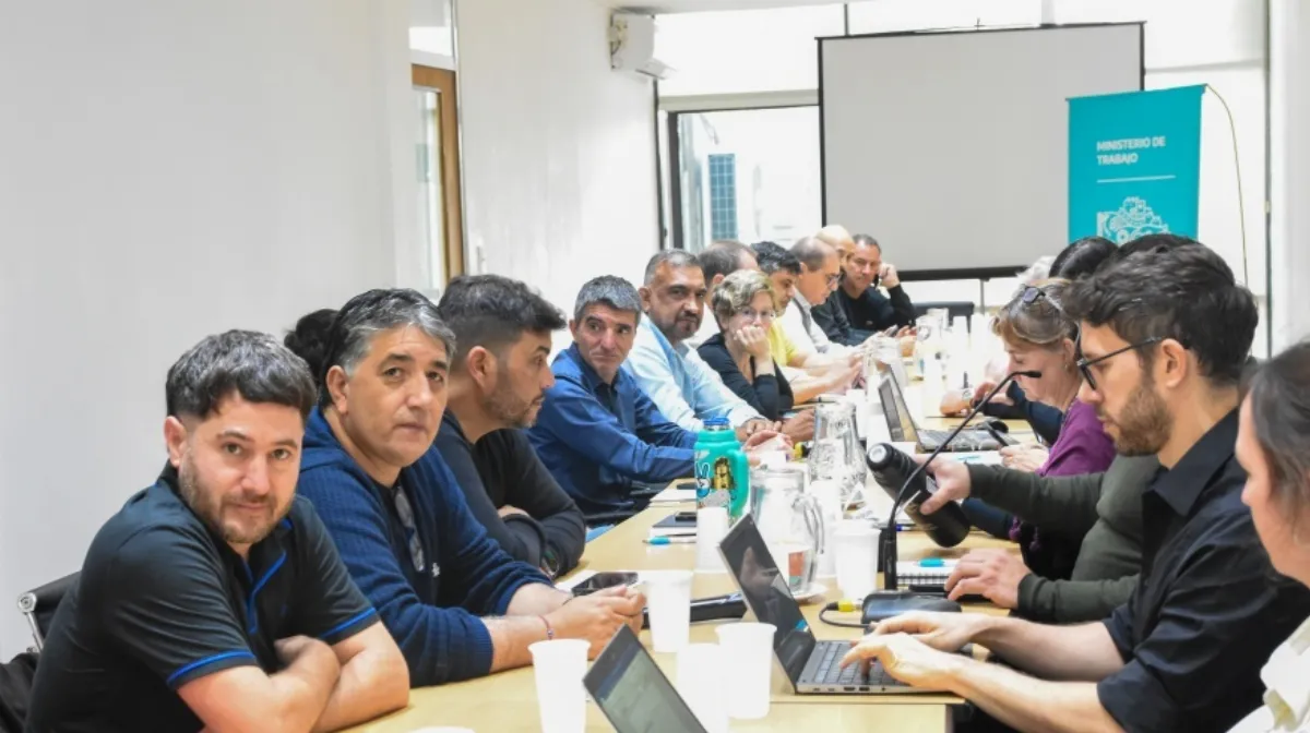 Paritarias PBA: el Gobierno volvió a postergar la reunión con estatales y docentes