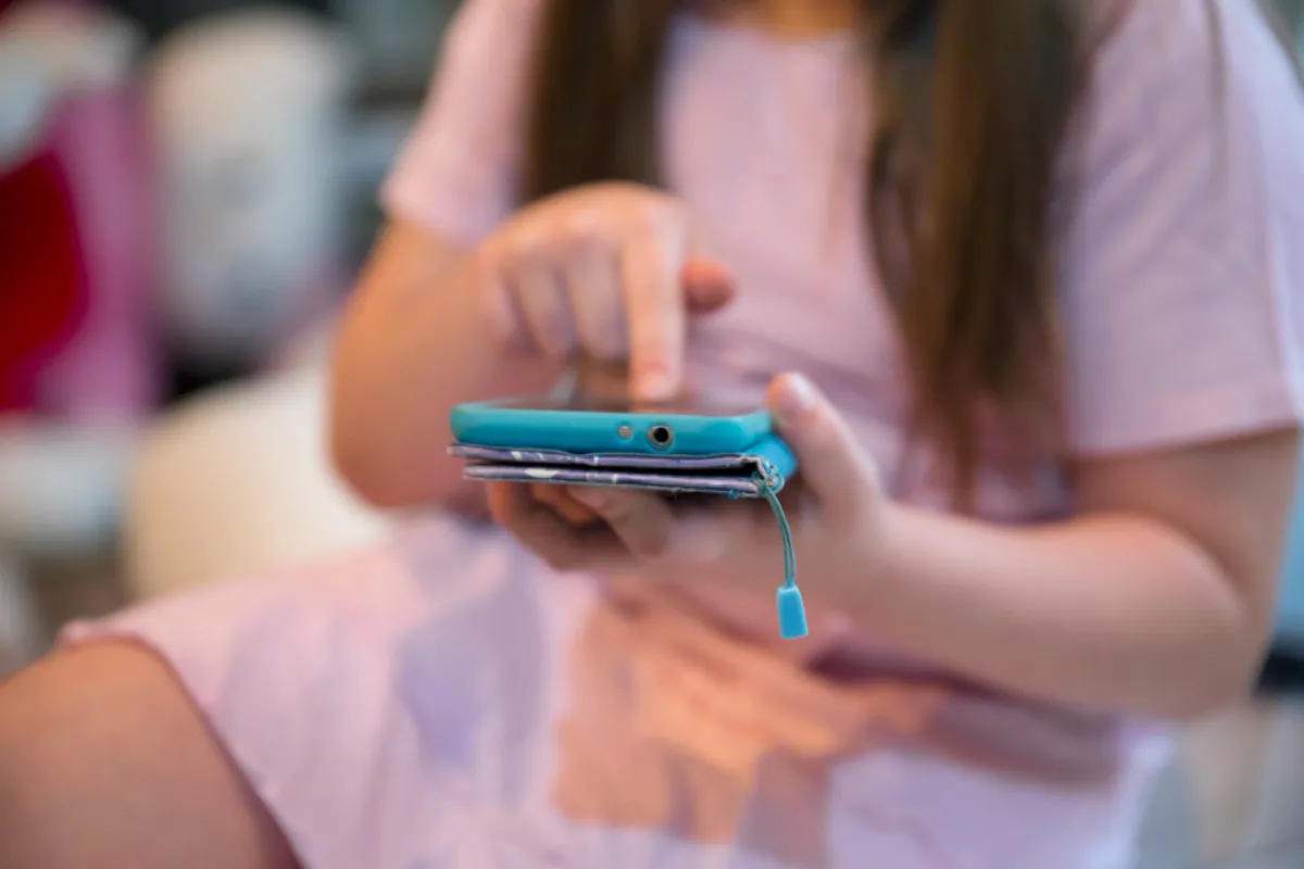 Avanza el proyecto que busca prohibir los celulares en escuelas bonaerenses