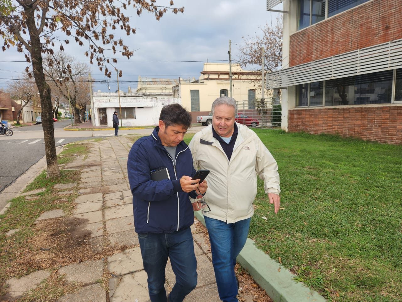 Kicillof junto a Ricardo Alessandro, en Salto.
